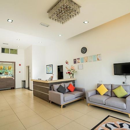 Hotel Avenue Куантан Екстериор снимка
