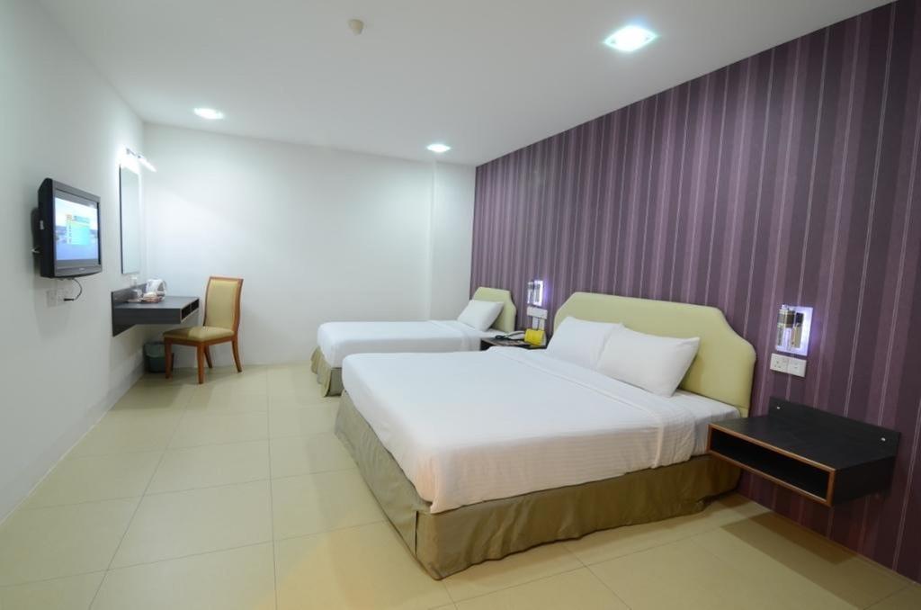Hotel Avenue Куантан Екстериор снимка