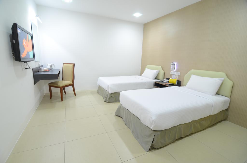 Hotel Avenue Куантан Екстериор снимка