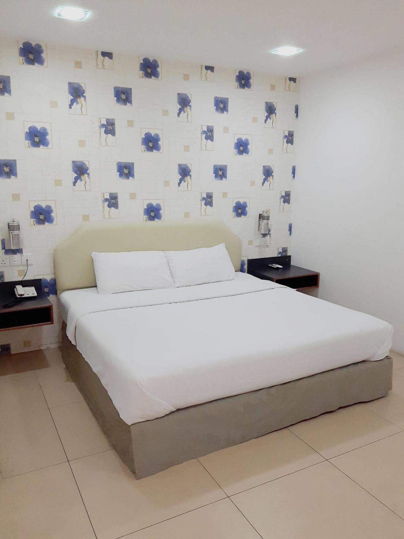 Hotel Avenue Куантан Екстериор снимка