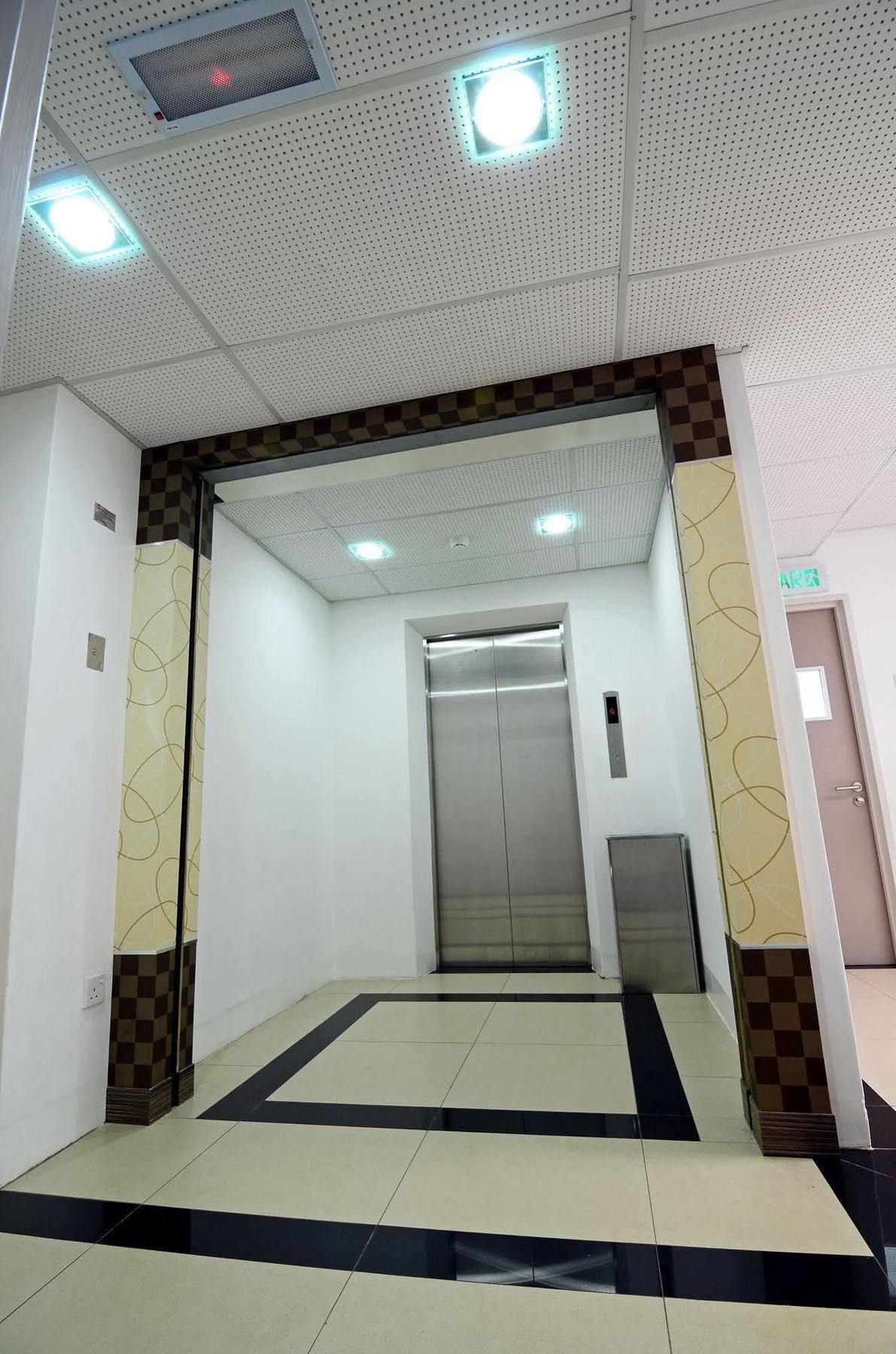 Hotel Avenue Куантан Екстериор снимка
