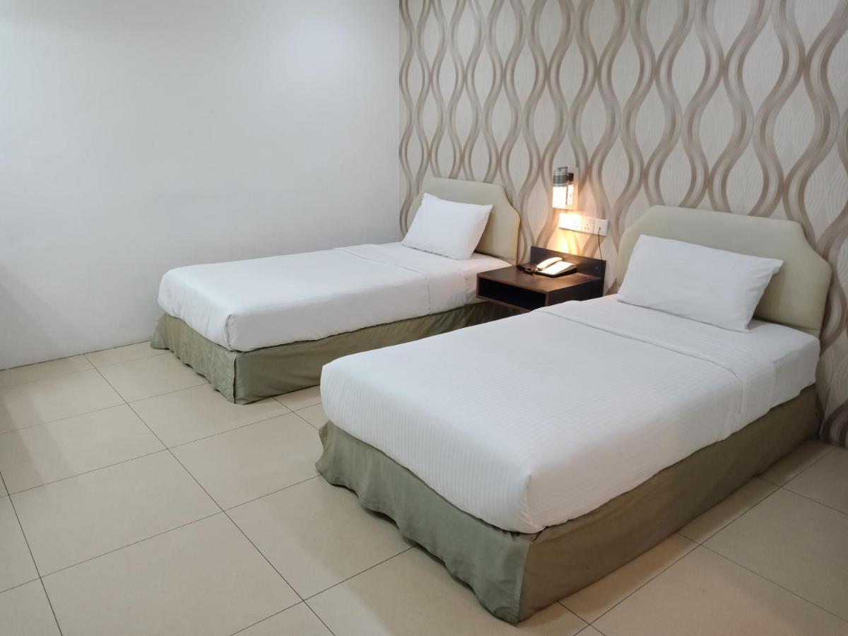 Hotel Avenue Куантан Екстериор снимка