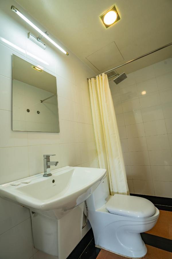 Hotel Avenue Куантан Екстериор снимка