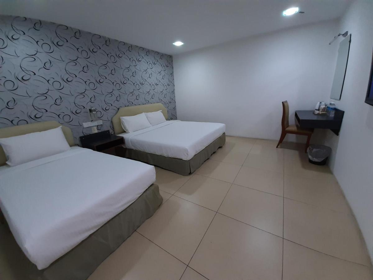 Hotel Avenue Куантан Екстериор снимка