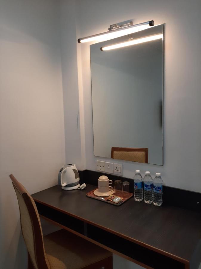Hotel Avenue Куантан Екстериор снимка