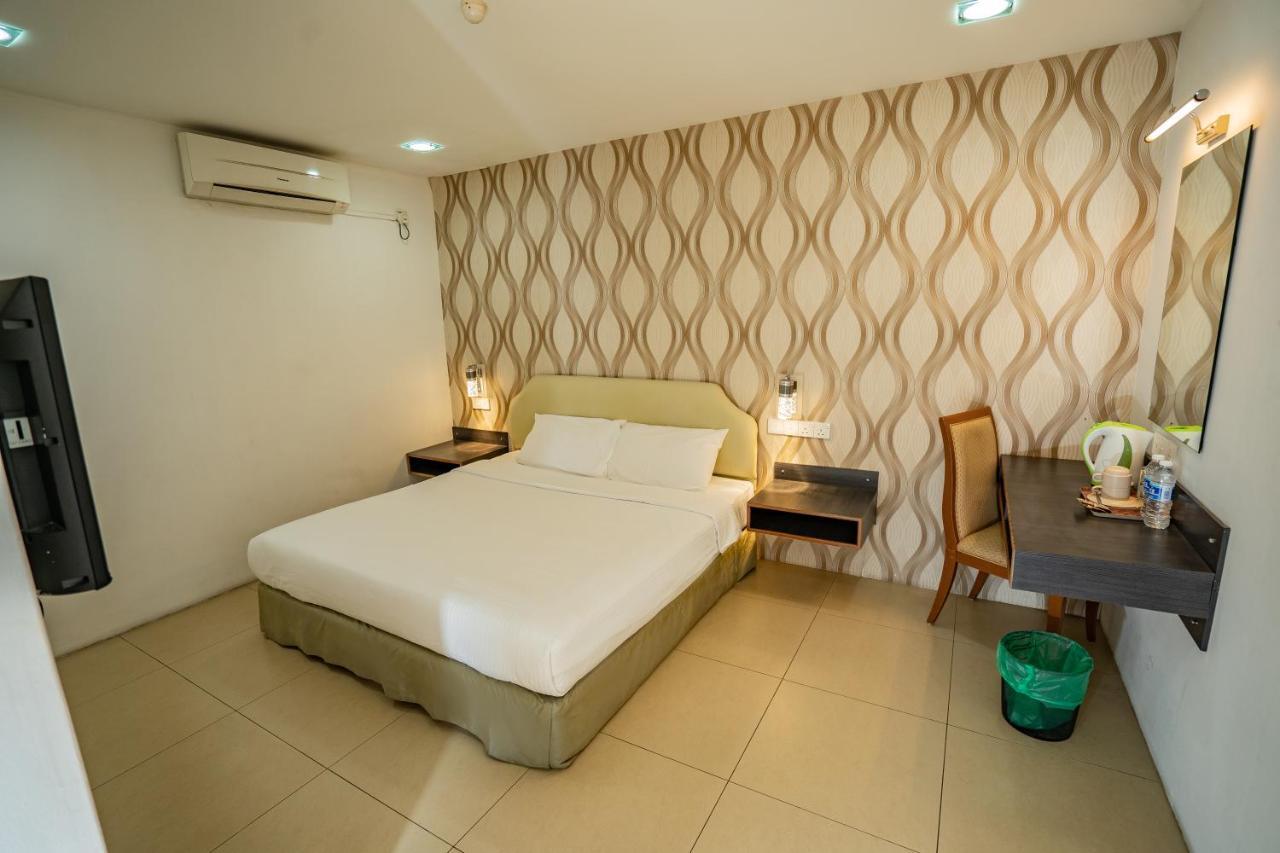 Hotel Avenue Куантан Екстериор снимка