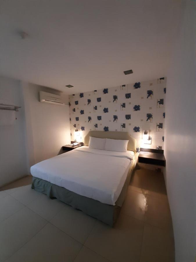 Hotel Avenue Куантан Екстериор снимка